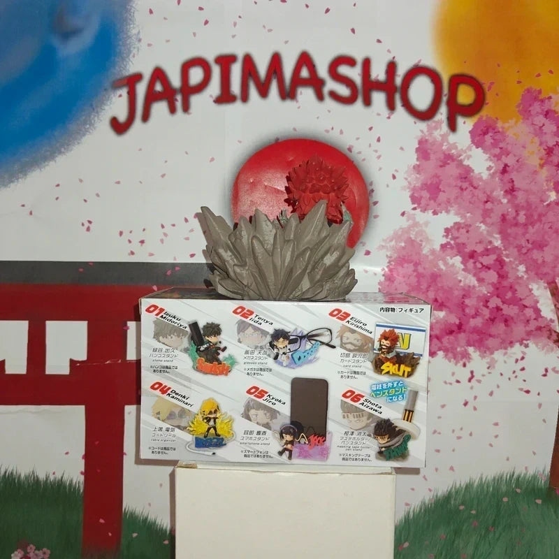 "Figurine chibi Eijiro Kirishima vue de dos – Collection Desktop Heroes 2nd Mission, My Hero Academia. Vue arrière détaillée de la figurine et de son socle, avec la boîte Re-Ment présentant les 6 personnages de la série."